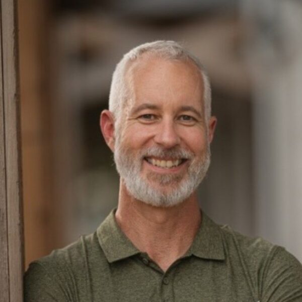 Headshot of Omen Quelvog, CFP®, MQFP®